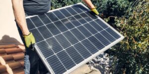 Memahami Cara Kerja Sistem Panel Surya Hibrid Off-Grid Tanpa Baterai